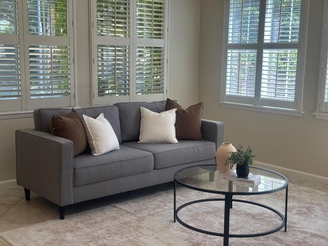 Building Photo - 356 S Paraiso Way