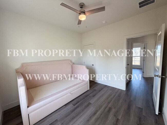 Building Photo - 903 Sunrise Ave