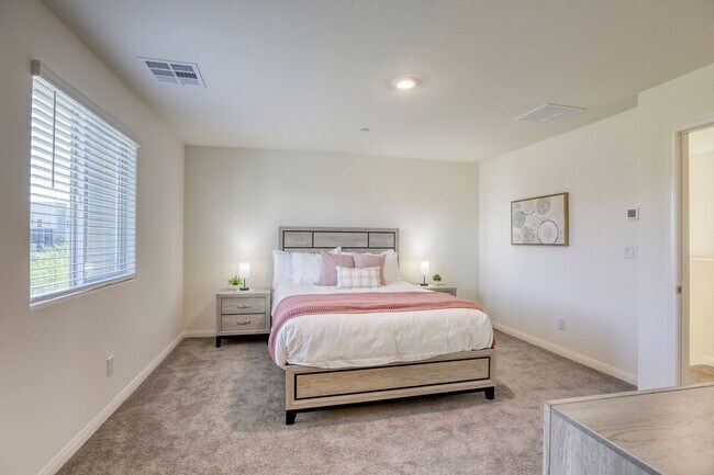 Building Photo - Furnished Henderson 3BR w/ Community Pool & fitness center