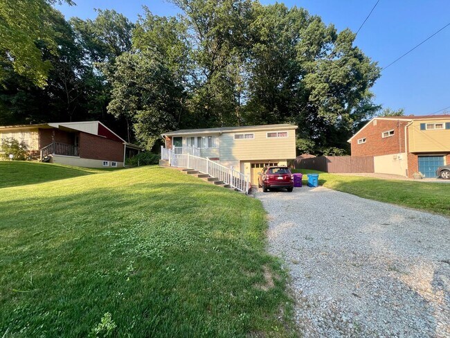 Building Photo - Incredible 3 Bedroom House in Quaint Plum Neighborhood! CALL TODAY!
