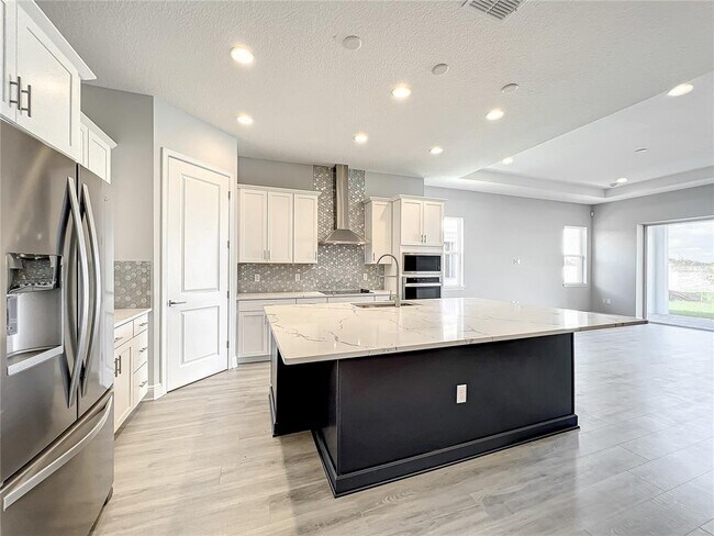 Building Photo - 13181 McMillan Dr