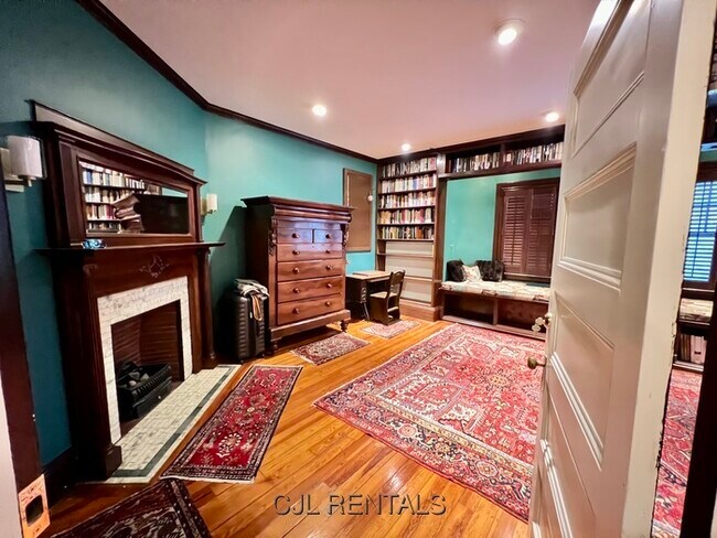 Building Photo - 684 Washington St