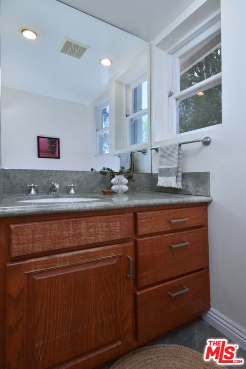 Building Photo - 14017 Valley Vista Blvd