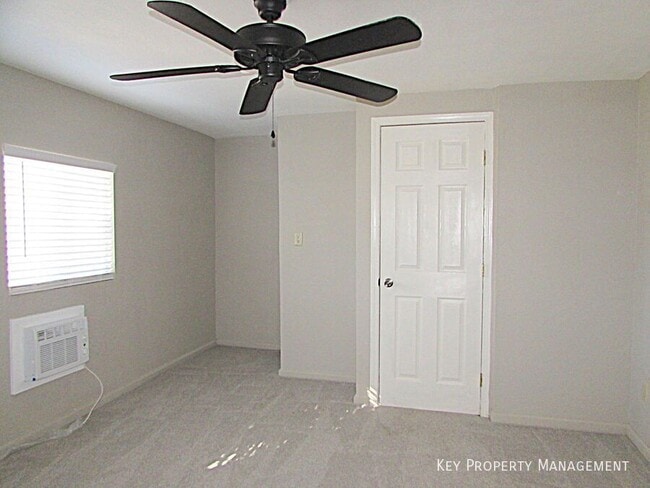 Building Photo - 405 S 15th St