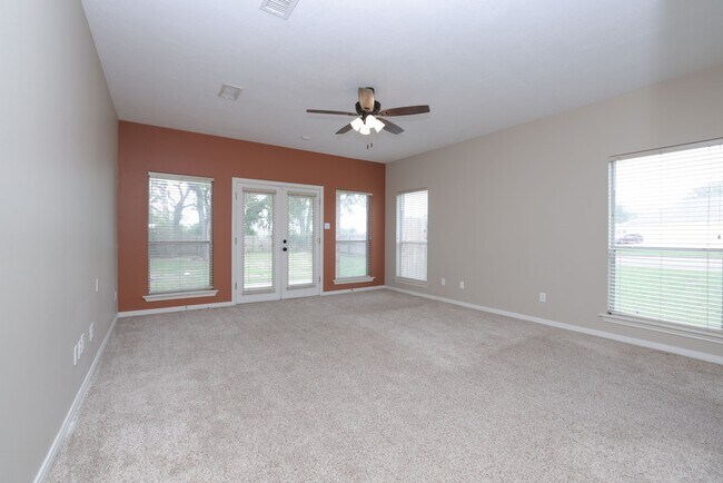 Building Photo - 105 Lawrence Marshall Dr