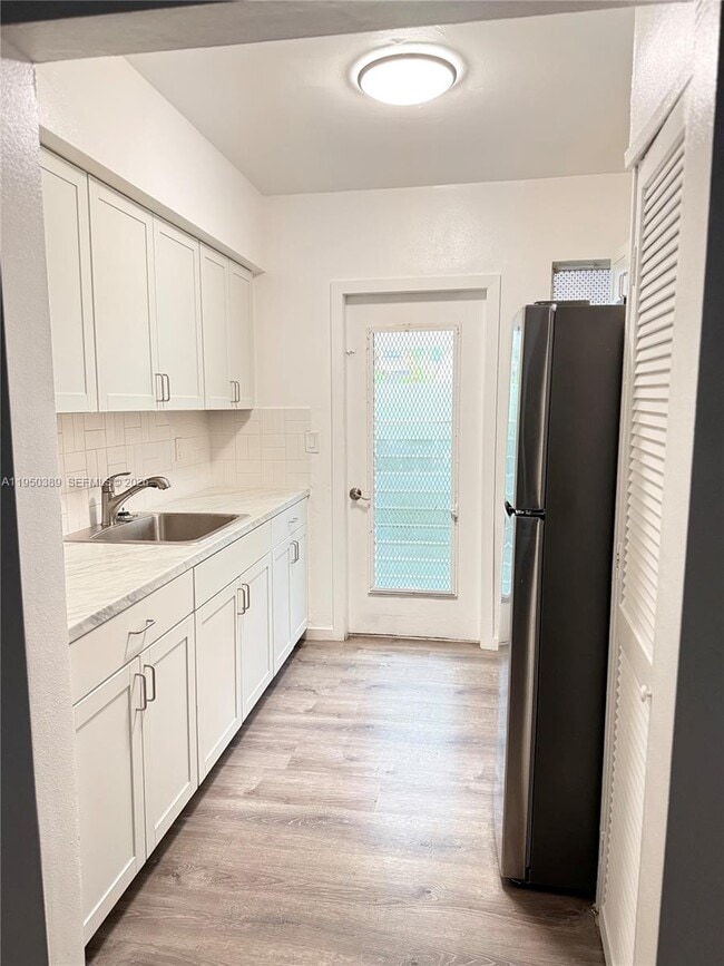 Building Photo - 145 S Shore Dr