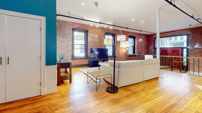 Building Photo - 19 Stanhope St