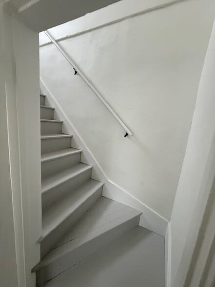 Building Photo - 1122 Milton St