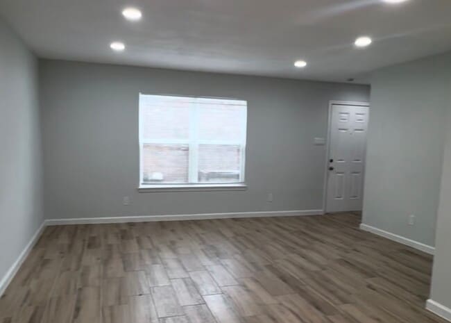 Building Photo - 10126 Emnora Ln