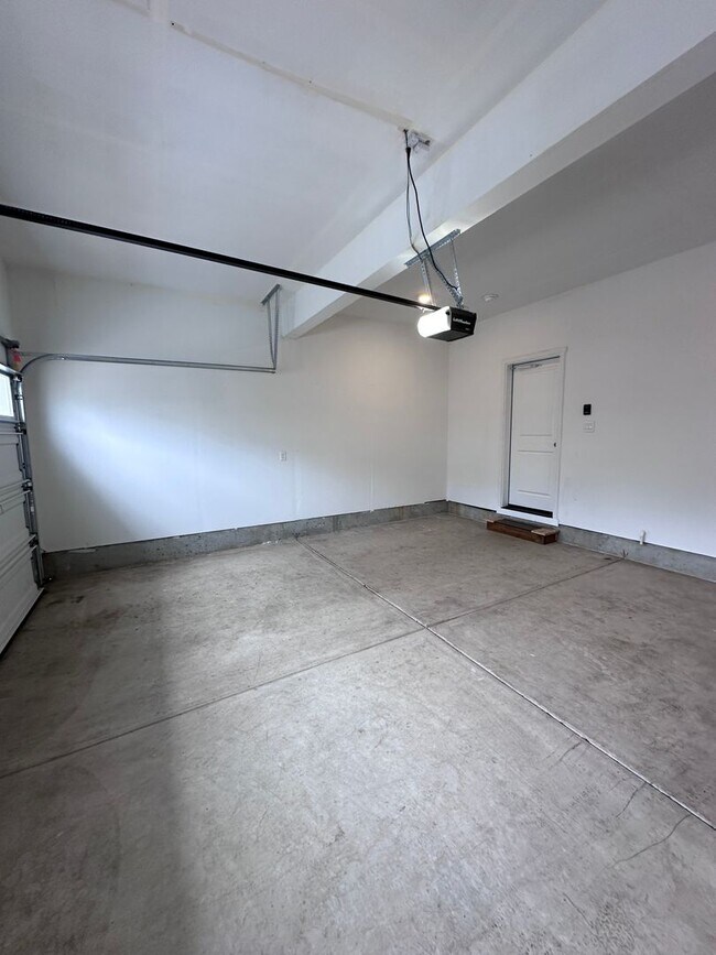 Building Photo - 2635 NE 116th Pl