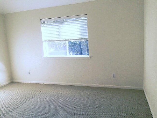 Building Photo - 17503 Sunny Trail Ln