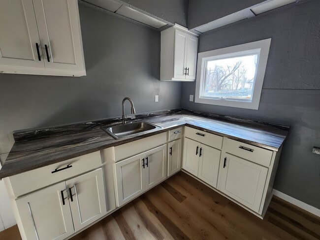 Building Photo - Two Bedroom Single Family Home!