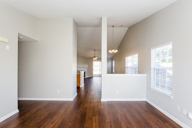 Building Photo - 11412 Northwoods Forest Dr