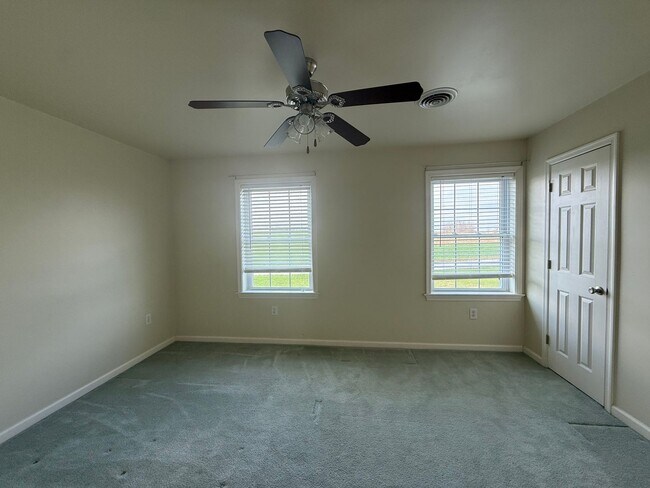 Building Photo - For Rent 3 bed / 2.5 bathrooms | attached 2 car-garage plus detached 2 car-garage on a 1.52-acre ...