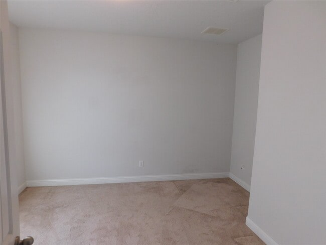 Building Photo - 8219 Oxbow Manor