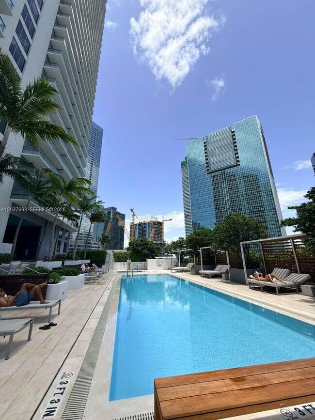 Building Photo - 1300 Brickell Bay Dr