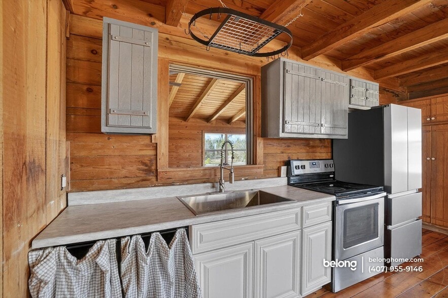 Building Photo - 1330 Niatross St