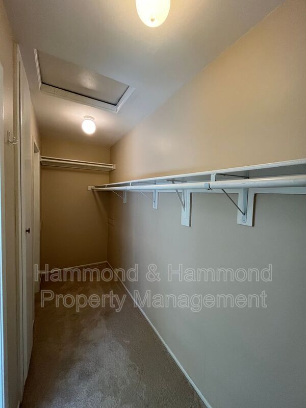 Building Photo - 11735 La Tierra Ct