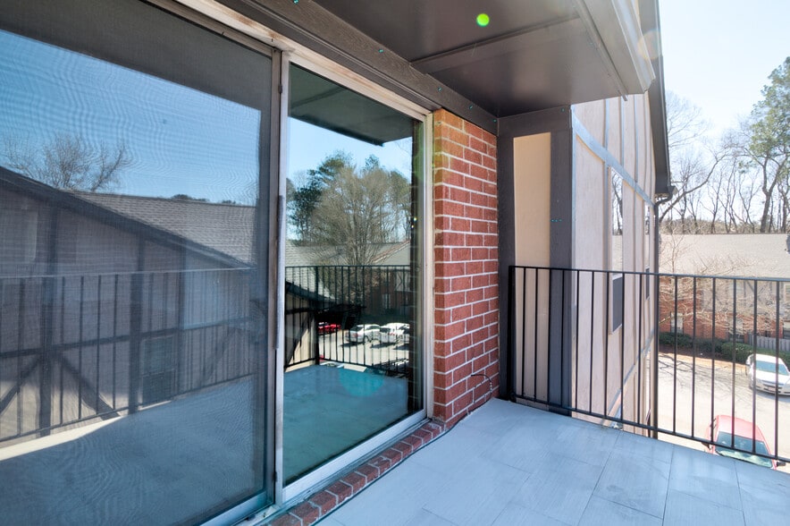Patio - 6851 Roswell Rd