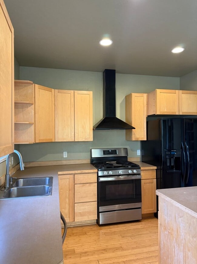 Building Photo - A Lovely Westside Single Family Home in the Desirable Valley West Subdivision