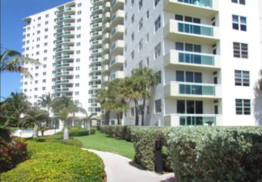 Building Photo - 3001 S Ocean Dr
