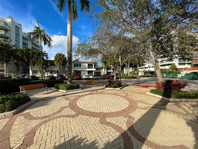 Building Photo - 9200 E Bay Harbor Dr