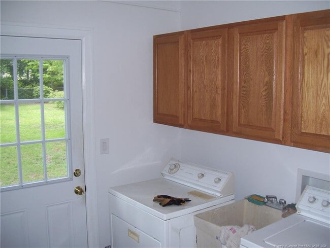Building Photo - 203 Sherman Dr