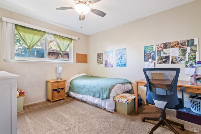 Building Photo - Single Story Benicia Duplex!