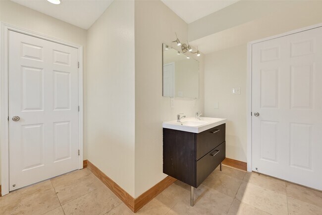 Building Photo - 16117 Singapore Ln