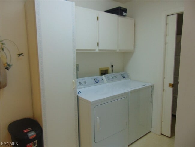 Building Photo - 1092 Riverbend Dr