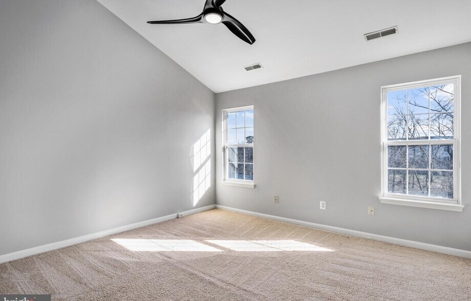 Building Photo - 45461 Bluemont Junction Sq