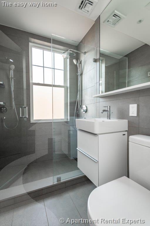 Building Photo - 16 Forest St