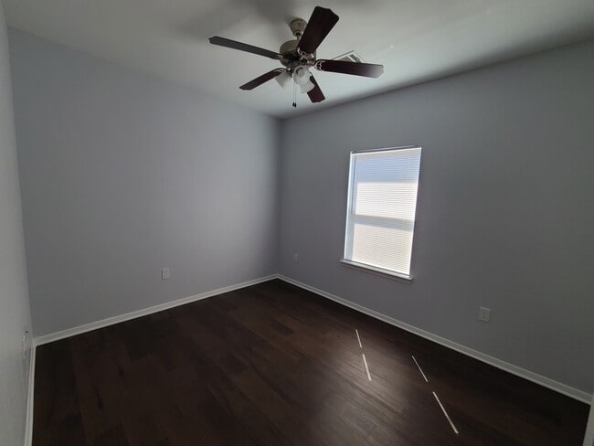 Building Photo - 3151 Roe Dr