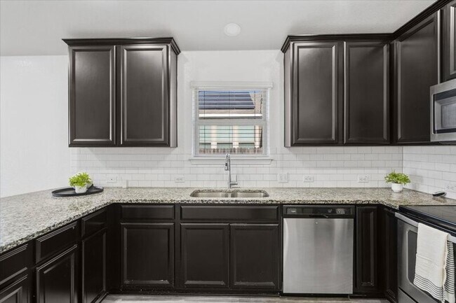 Building Photo - 19040 Kimberlite Dr