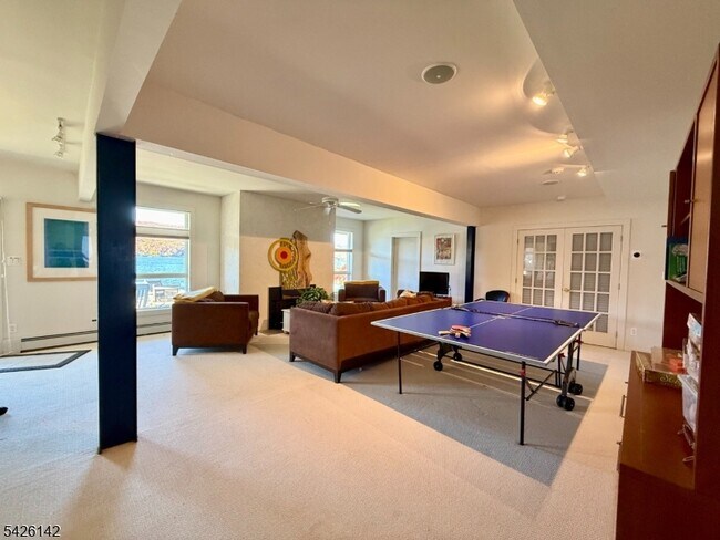 Building Photo - 73 Forest Lake Dr