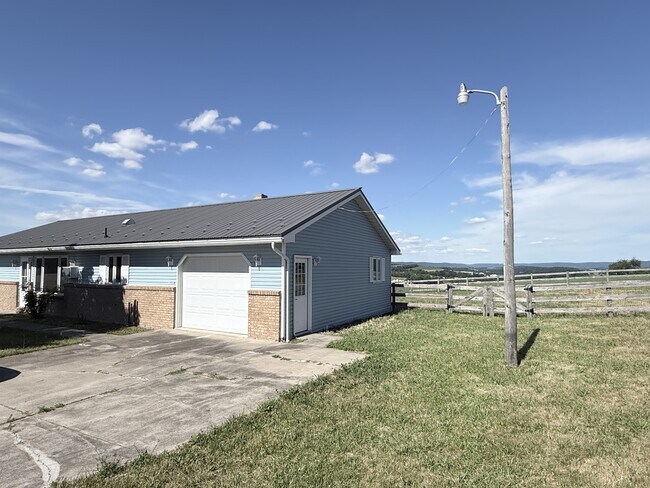 Building Photo - 90 Boyer Rd