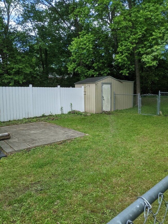 Building Photo - 105 Starlite Dr