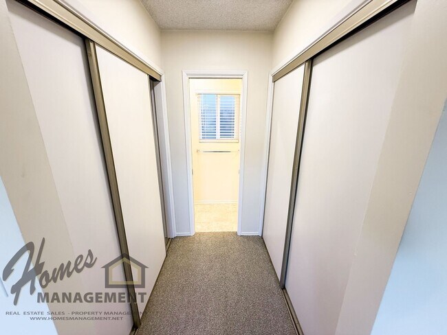 Building Photo - Homes Management - 2 Bed, 1.5 Bath Duplex ...