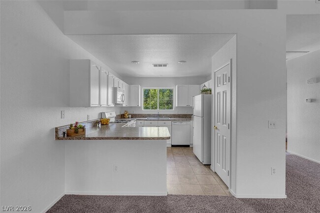 Building Photo - 353 Amber Pine St