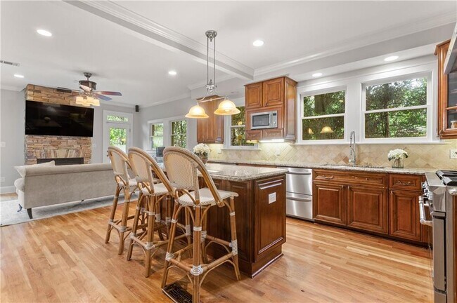 Building Photo - 685 E Morningside Dr NE