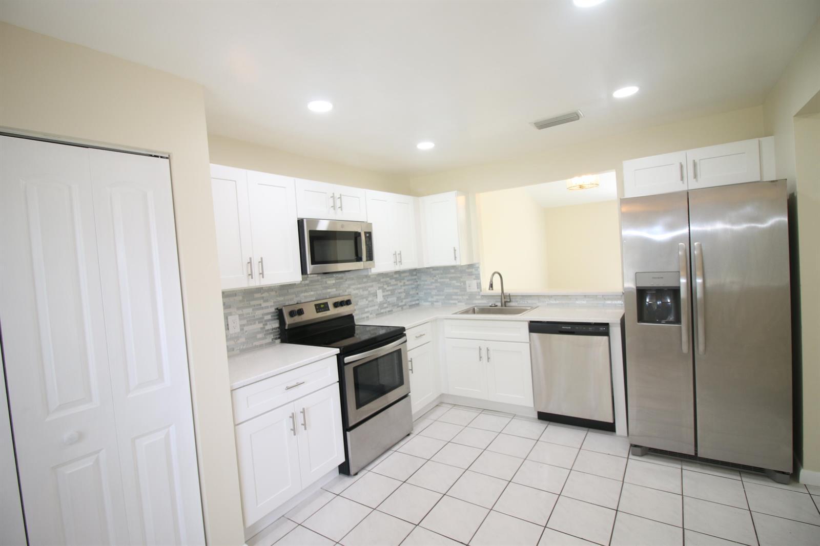 Building Photo - 6076 Strawberry Lakes Cir