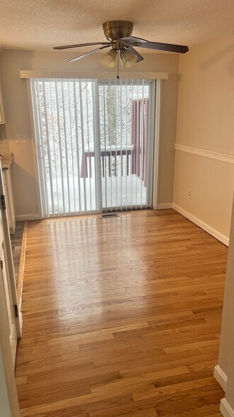 Building Photo - 10 Groton Rd