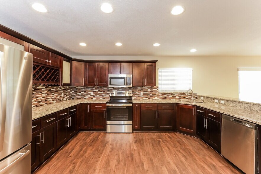 Building Photo - 10904 Golden Silence Dr