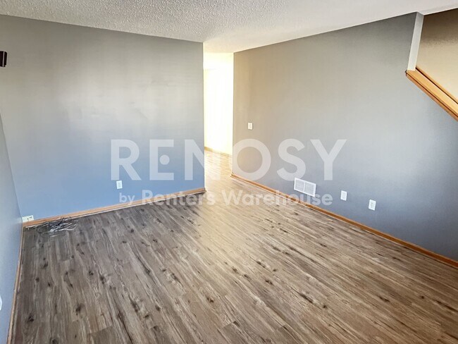 Building Photo - Available August 8 - 2 Bed/1.5 Bath Townhome in Prior Lake