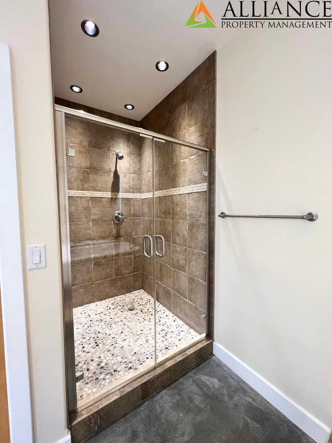 Building Photo - Maintenance Free Living ~ Close to KSU & Aggieville ~ Pet Friendly