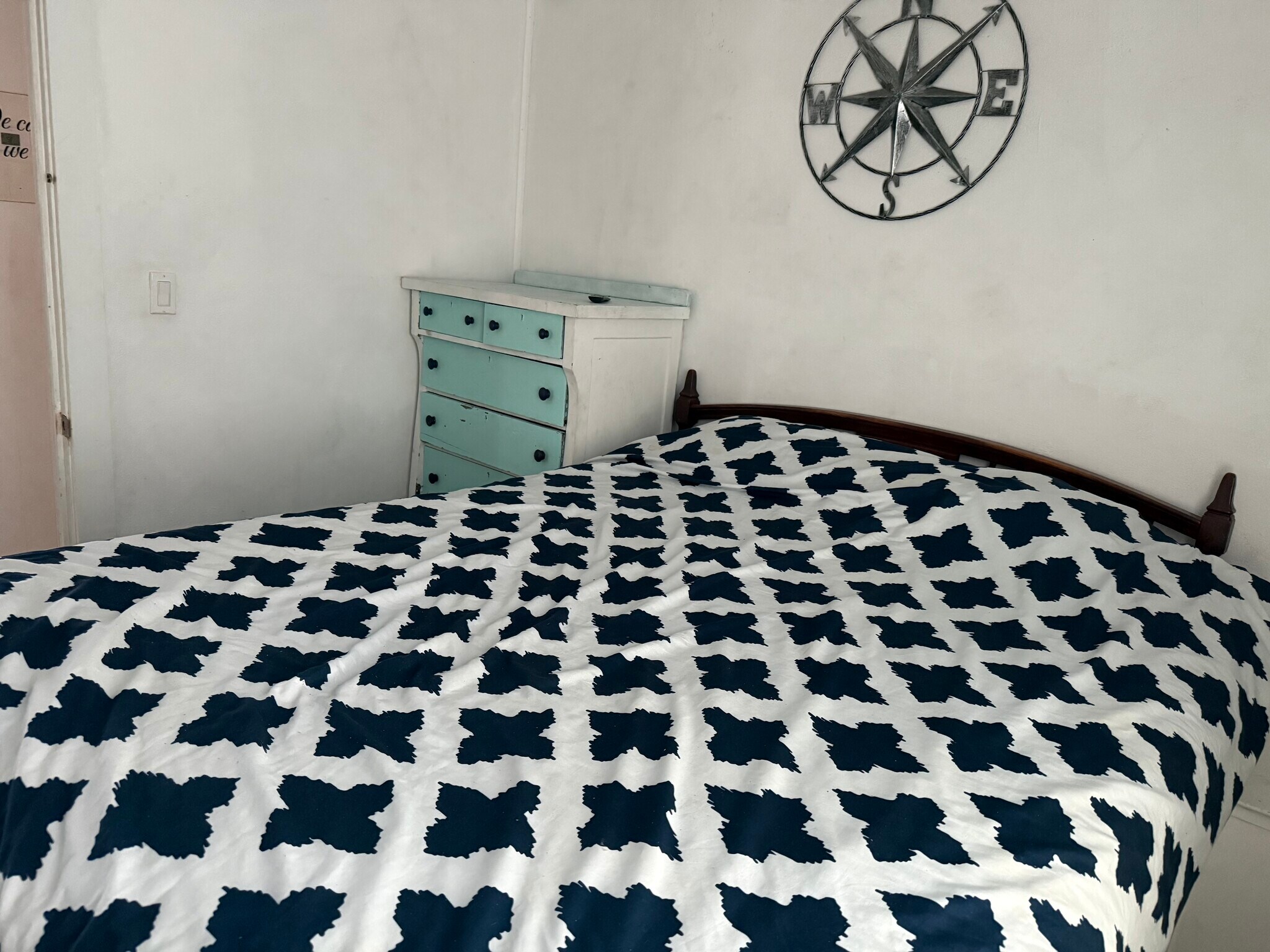 Queen Bedroom 2 - 606 Lantana St