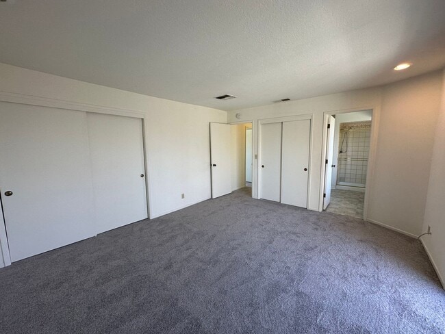 Building Photo - Gorgeous Multilevel 4 Bedroom 2.5 Bathroom Home on Acreage