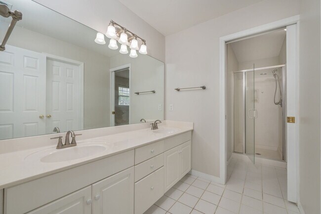 Building Photo - 107 Bay Tree Dr