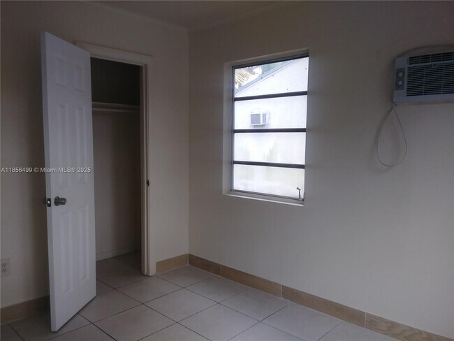 Building Photo - 1541 NE 131st Ln