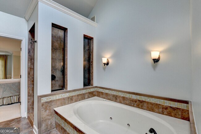 Building Photo - 2611 Briers N Dr